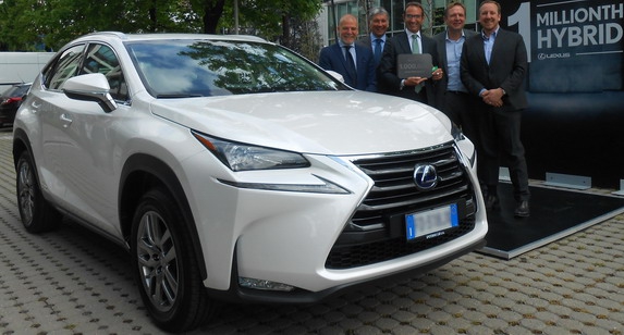 Lexus isporučio milioniti hibridni automobil