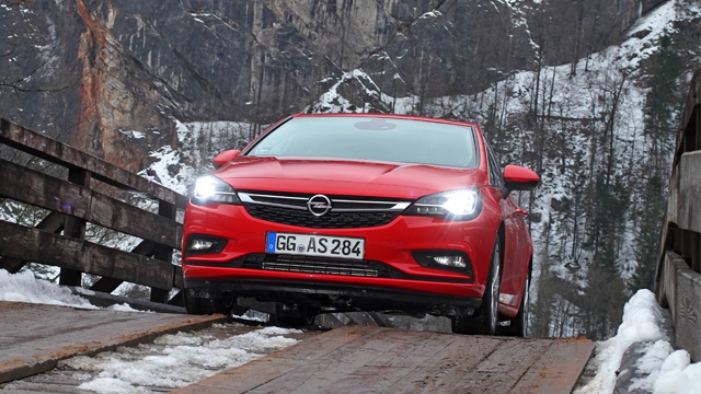 Bezbedna navigacija tokom doba godine sa smanjenom vidljivošću uz pomoć Opelovih svetlosnih inovacija