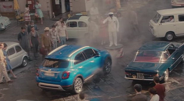 Glumac Christopher Lloyd u reklami za obnovljeni Fiat 500X, inspirisanoj filmom Povratak u budućnost